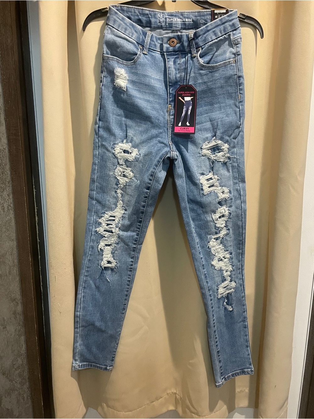 NWT No Boundaries Super High-Rise Distressed Women’s Jeans - Light Blue Size 9